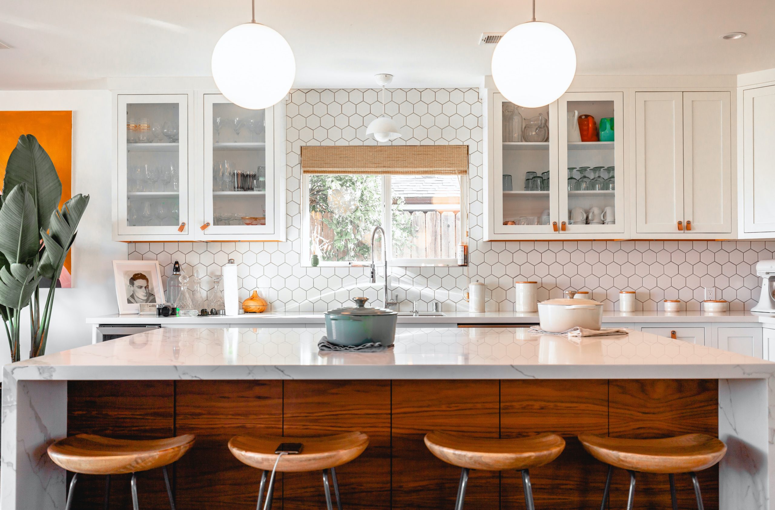 An image of a modern kitchen with unique lighting accents and tasteful staging, primed to sell in Oakland or East Bay.